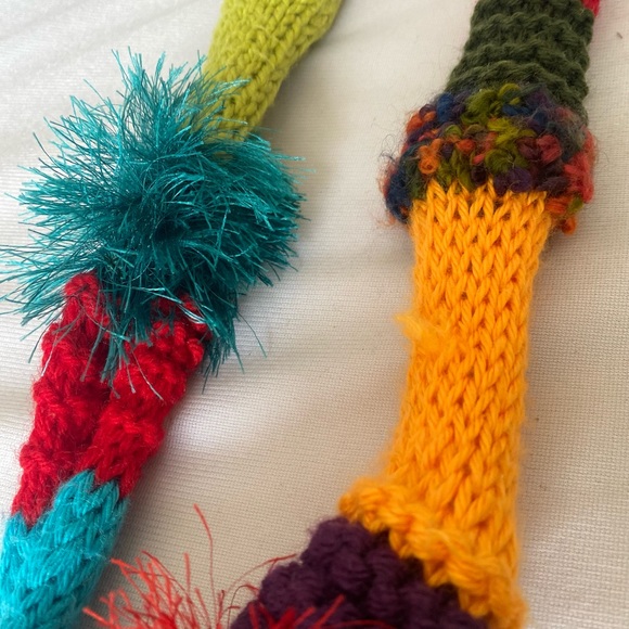 Fuzzy Ball Scarf - Picture 3 of 4